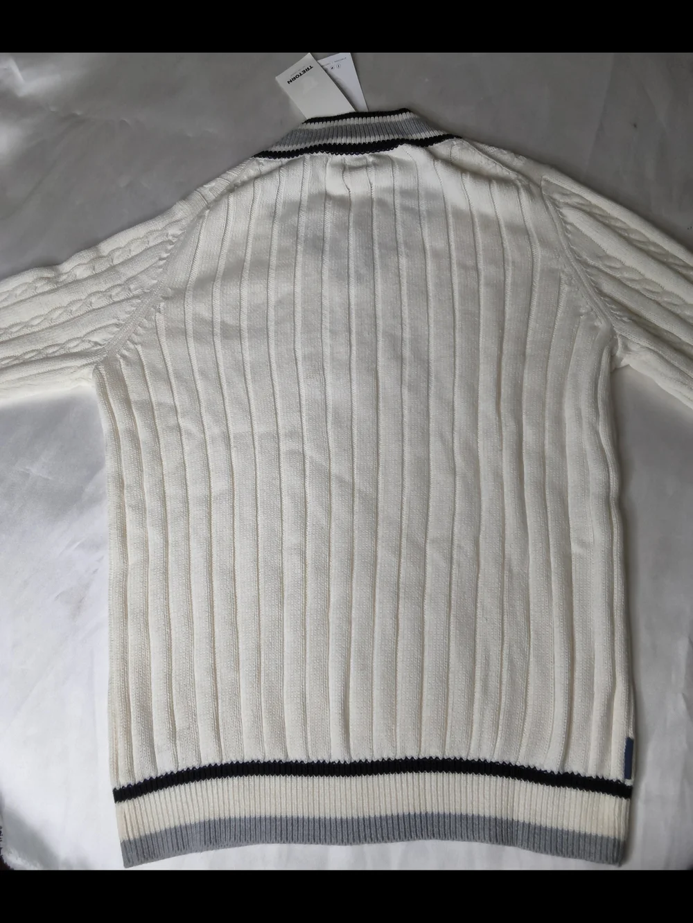 Tretorn Cable-Knit V-Neck Sweater in Cream with Contrast Trim